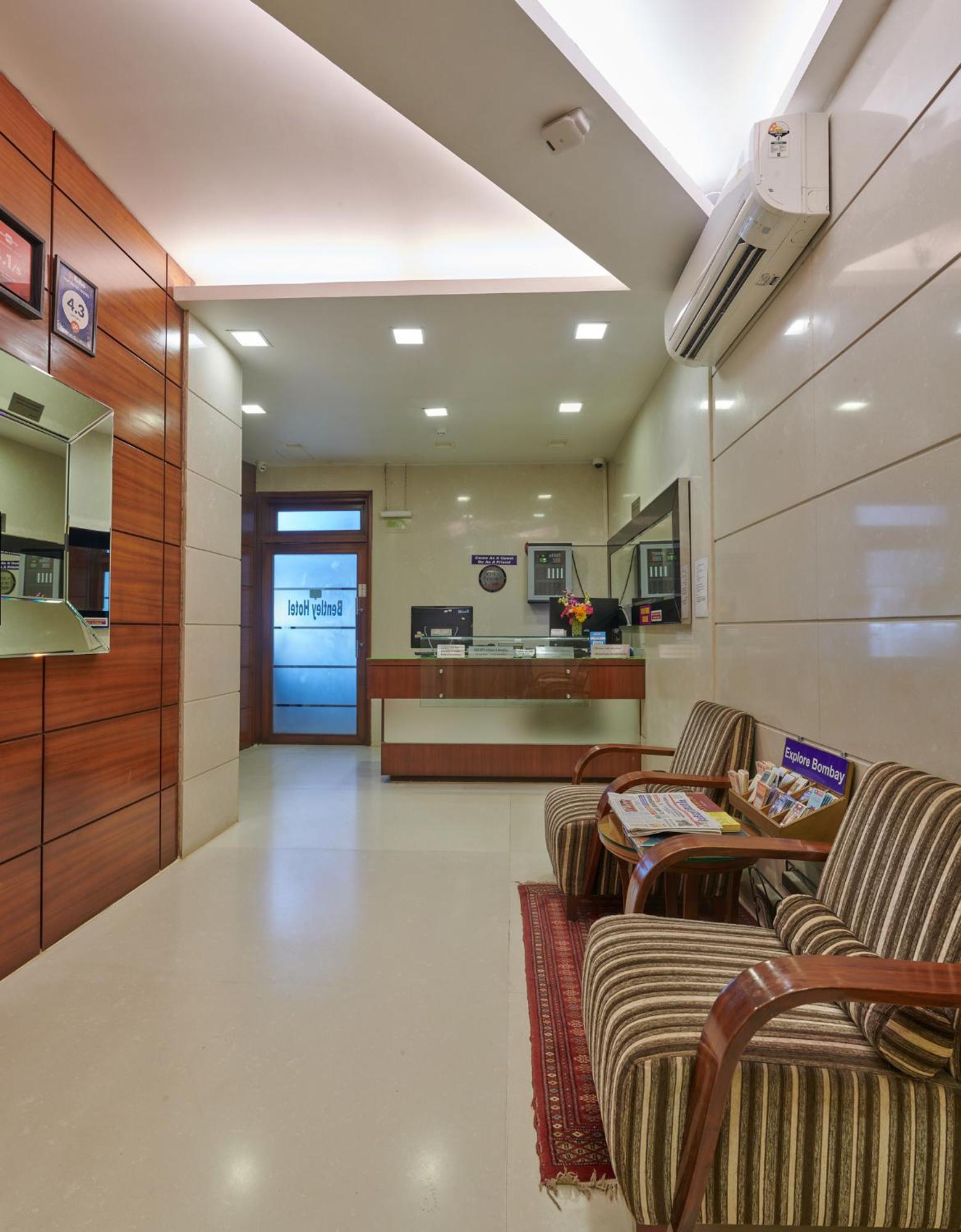 Bentley Hotel Marine Drive Mumbai Exterior photo