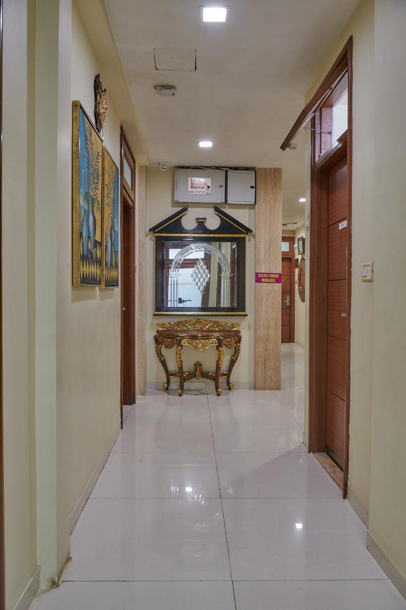 Bentley Hotel Marine Drive Mumbai Exterior photo